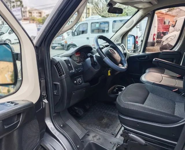 Fiat Ducato ano 2018 16 lugares  - Foto 2