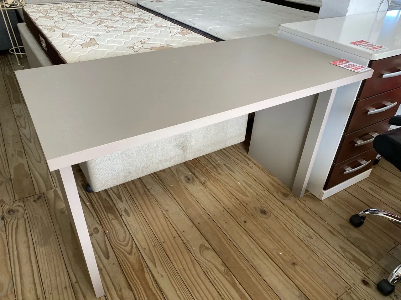 Escrivaninha grande em MDF - Foto 2