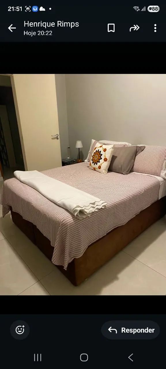 Vendo cama de casal box com baú. 