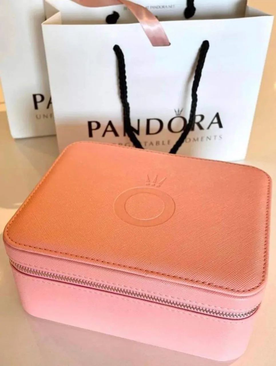 Porta-joias Pandora 