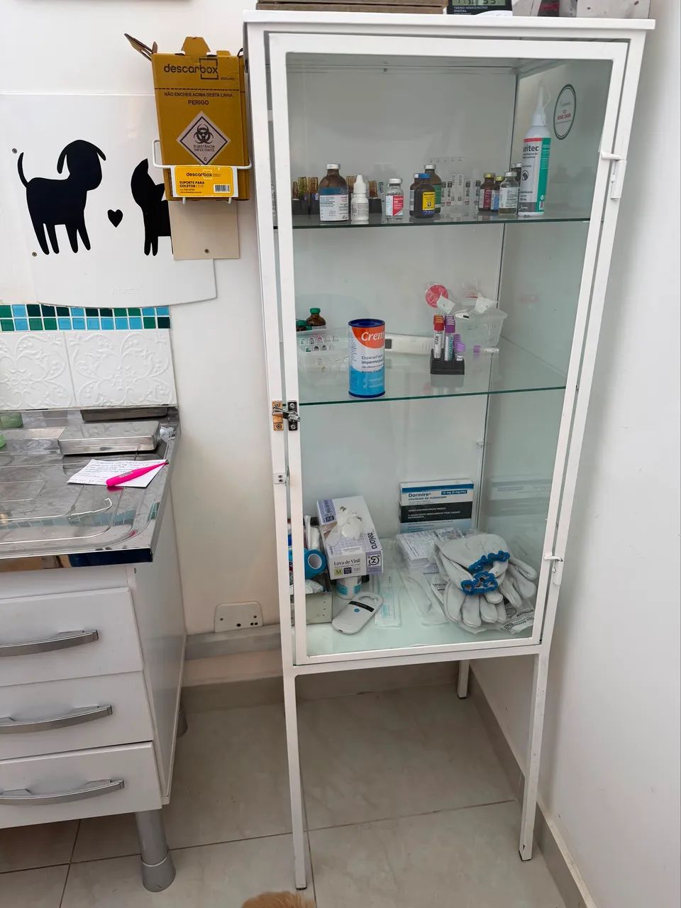 Armário de medicamentos 