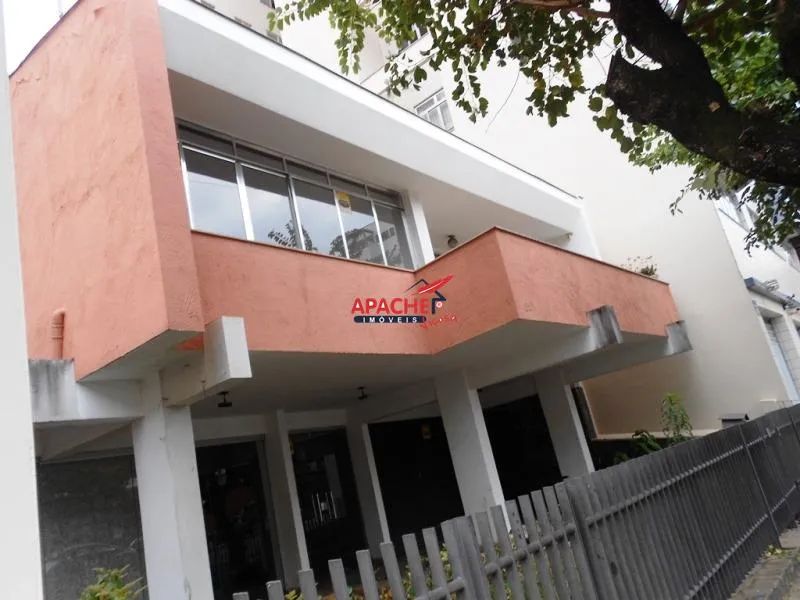 Ampla casa. Em Viçosa-MG