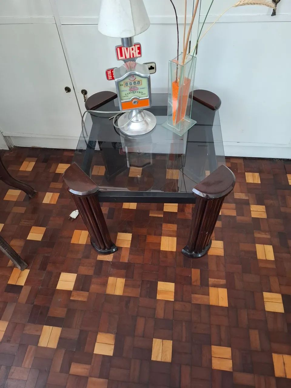 Mesinhas quadradas de canto em.mogno e vidro - Foto 4