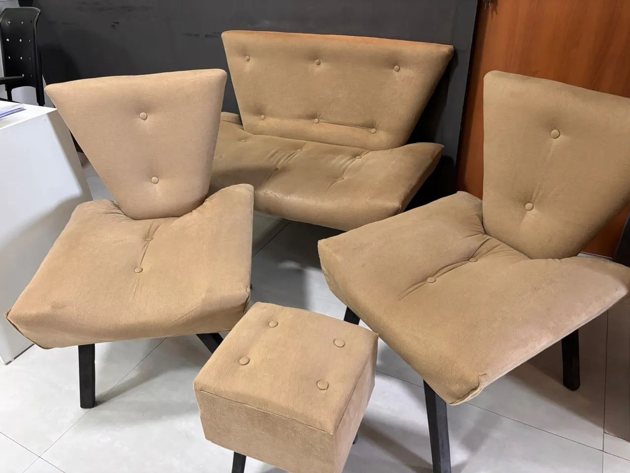 Kit de estofados ( um sofá, duas poltronas e um puff). - Foto 2
