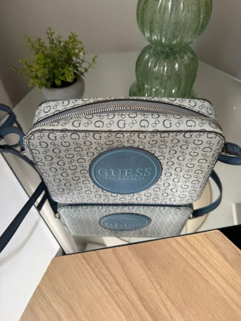bolsa guess - original cor azul com monograma da marca - Foto 4