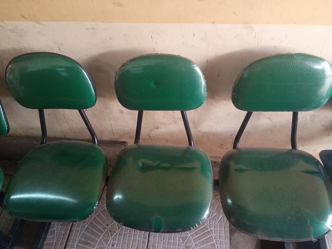 Jogo de Sofá e longarinas de Cadeiras  - Foto 2
