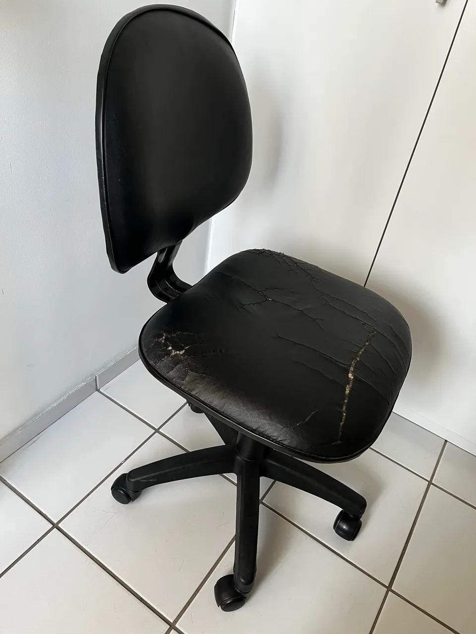 Vendo cadeira de escritório 360º - Foto 5