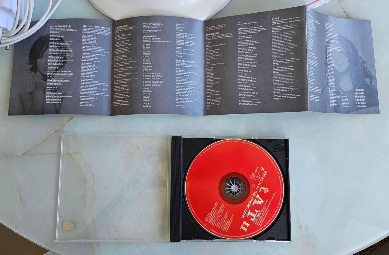 Primeiro cd da dupla T.A.T.U. - Foto 3