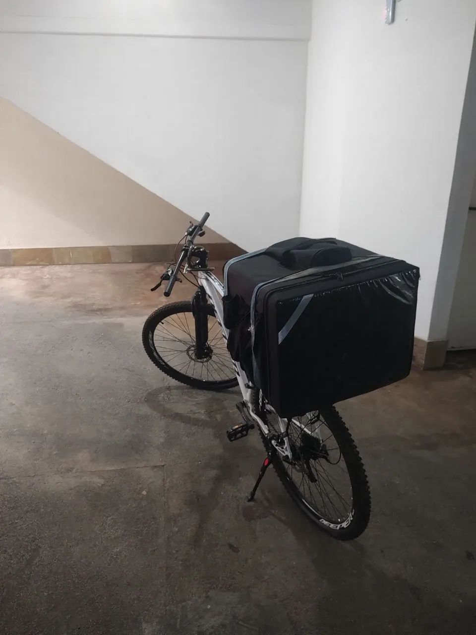 Bicicleta aro 29 ,21 machas com Bag de entregador - Foto 3
