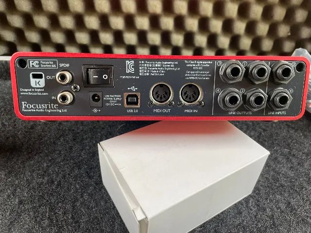 Interface Focusrite Scarlett 6i6 1st Gen - Foto 4