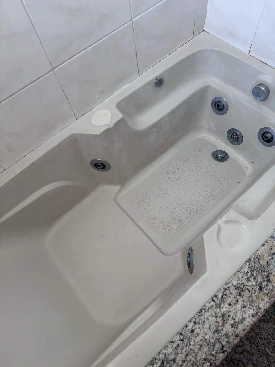 Banheira com hidromassagem