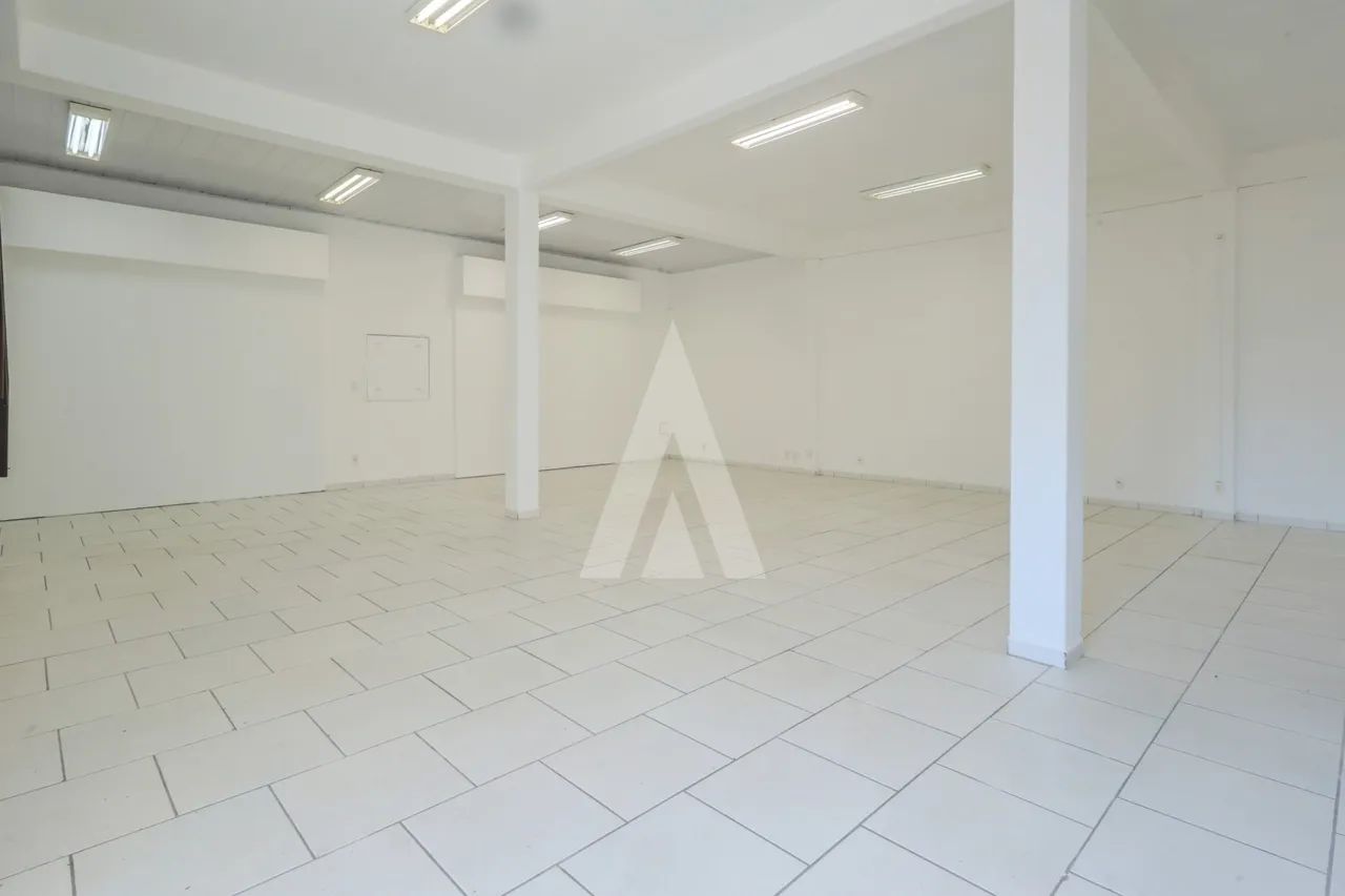 Loja comercial na região central com 217m² e 5 vagas rotativas - Foto 3