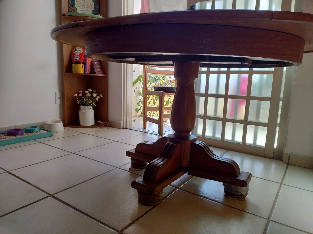 Mesa de Jantar Redonda Extensível em Madeira Maciça + 4 Cadeiras