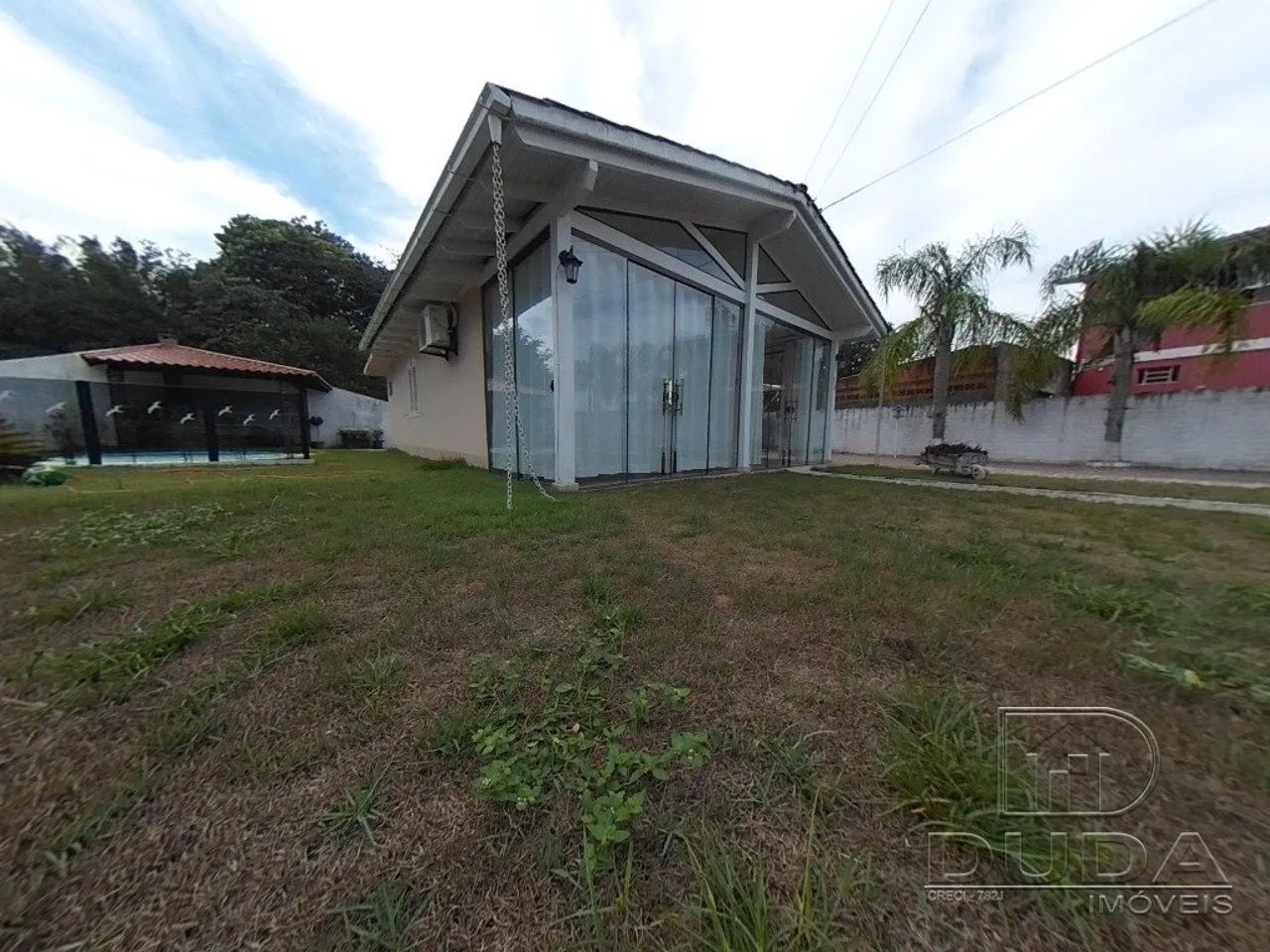 Casa próxima dos condomínios fechados