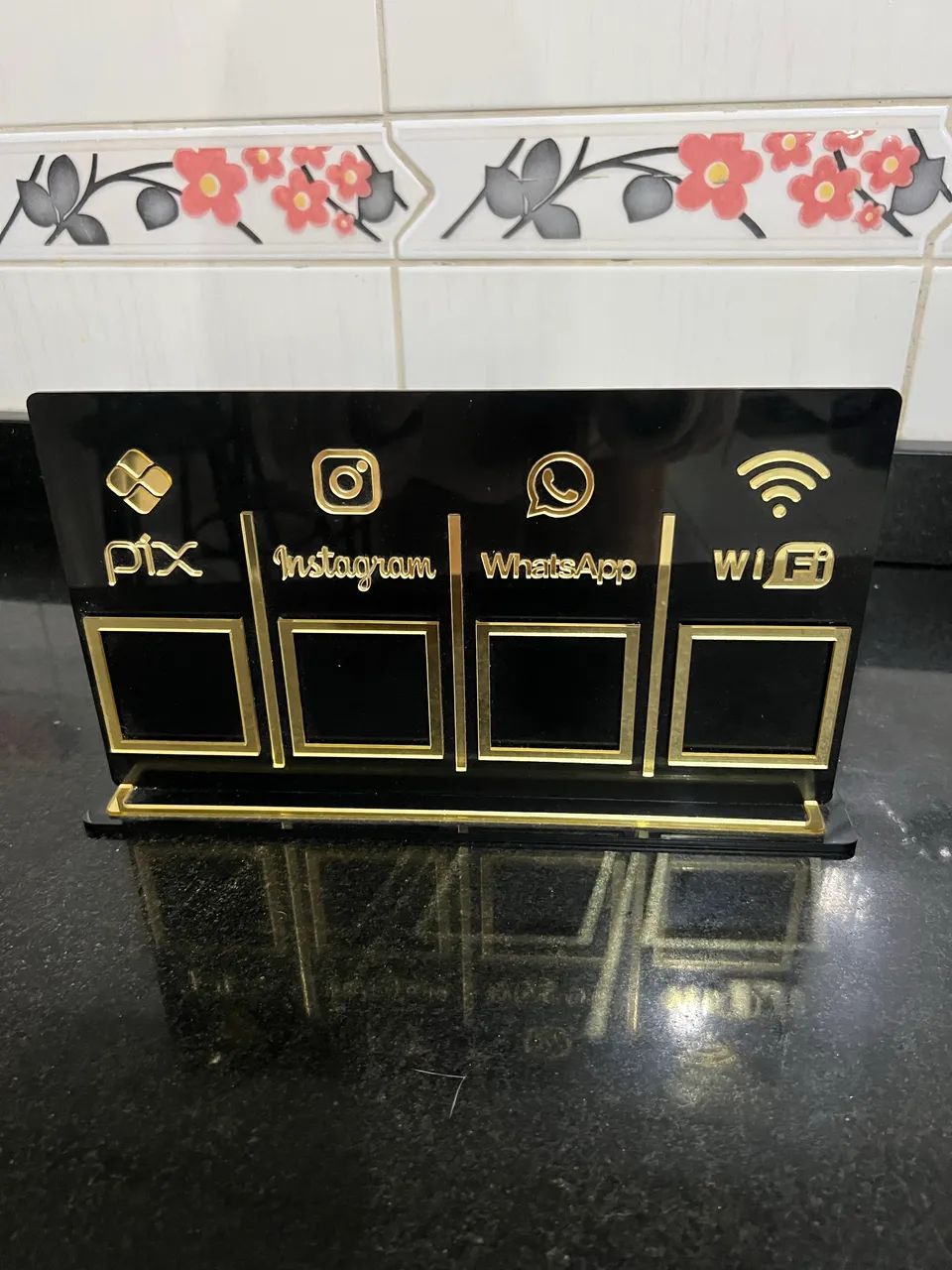 Placa 4 Qr Code, Display Acrílico Preto E Dourado
