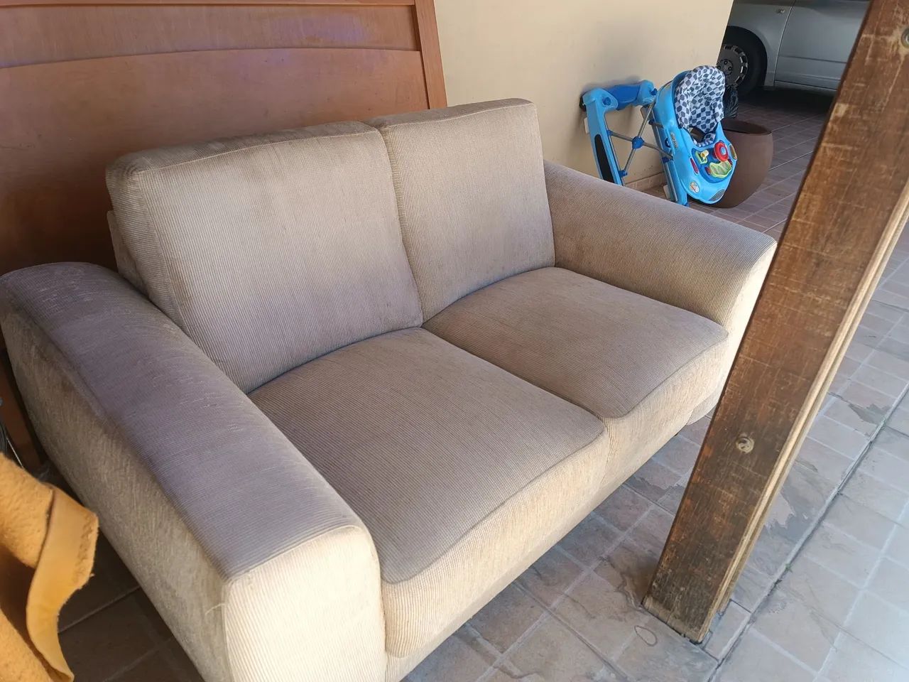 SOFA 2 LUGARES BEGE - USADO