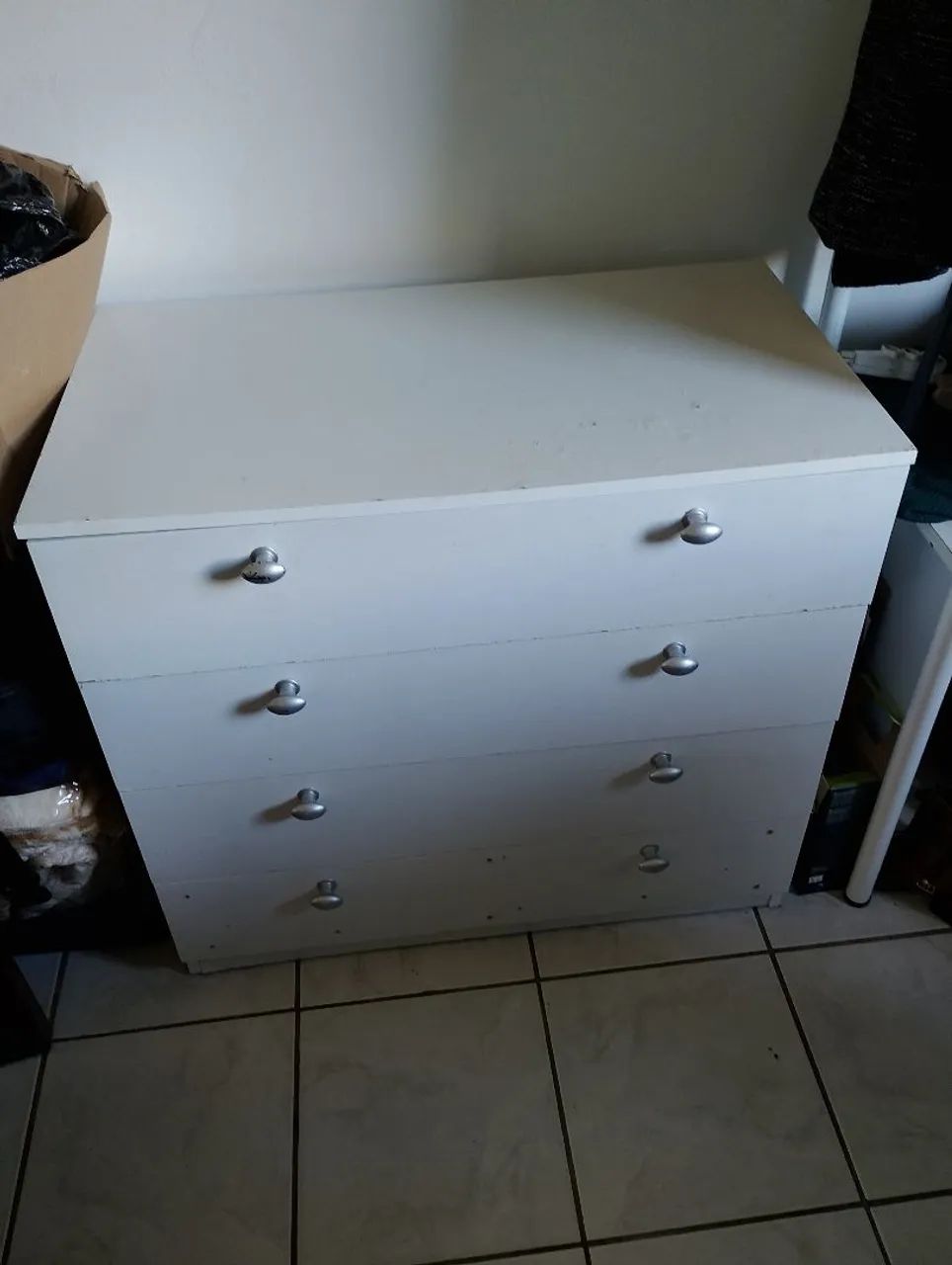 Cômoda 4 gavetas