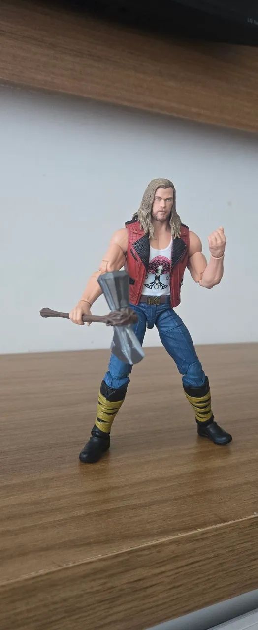 Marvel Legends: Thor "Amor e Trovão" - Foto 3