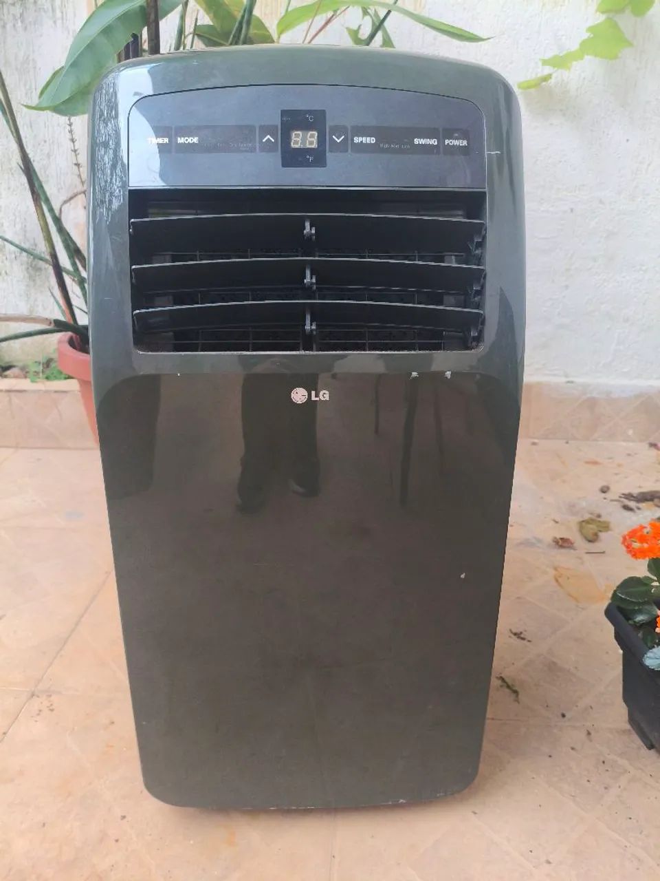 Ar-condicionado portátil LG 12.000 BTUs