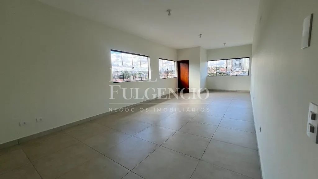 Sala para alugar próximo a Av. Arthur Thomas - Foto 3