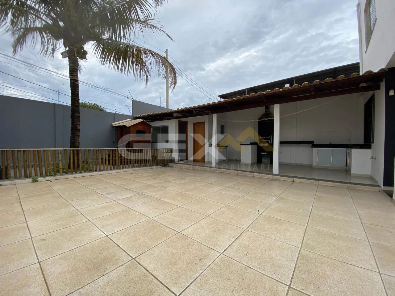 Casa à Venda com 03 Quartos no Bairro Interlagos em Divinópolis MG.