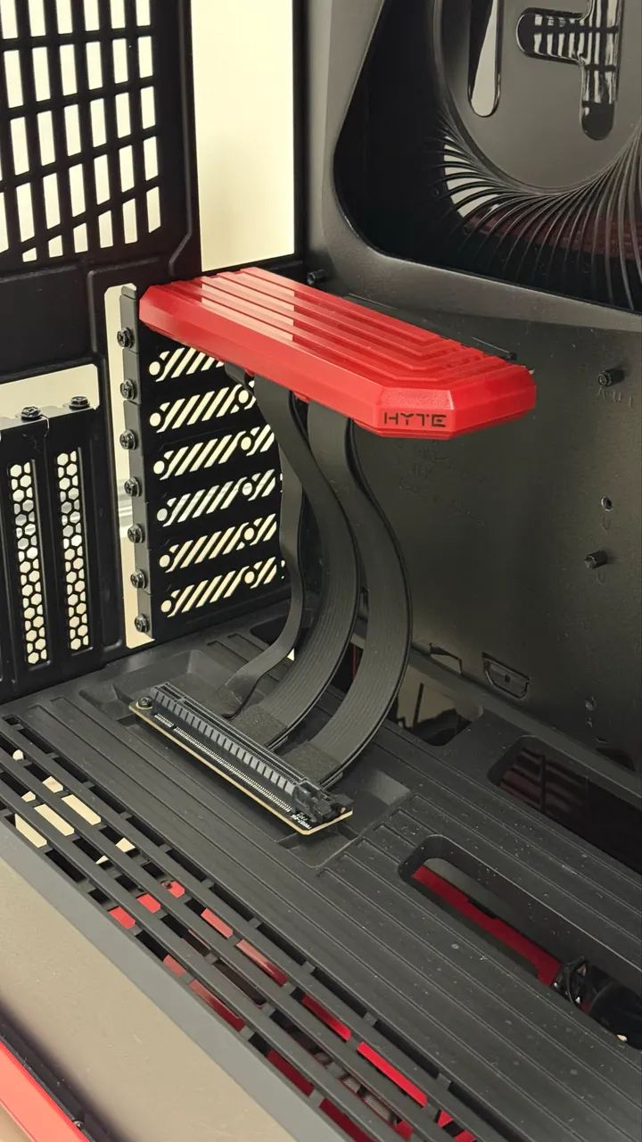Gabinete Hyte Y40 RED  - Foto 3