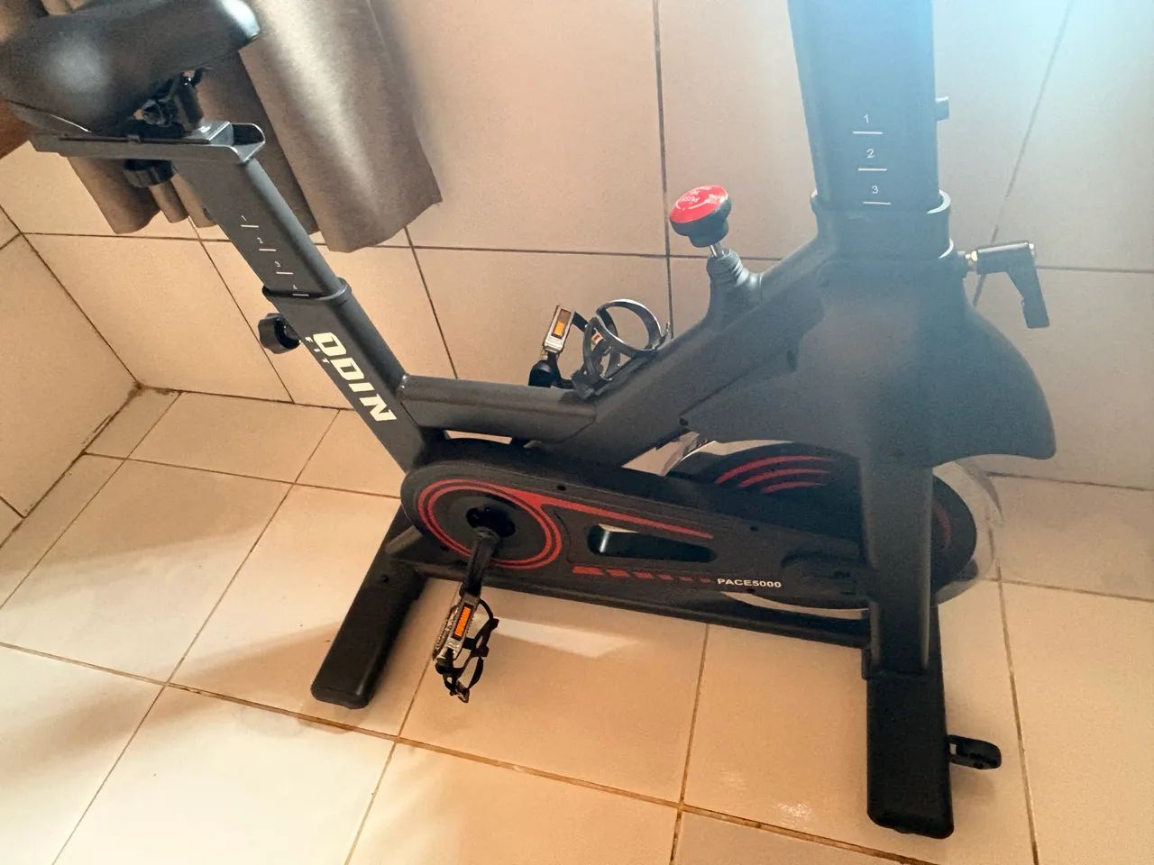 BICICLETA ERGOMÉTRICA ODIN FIT PACE 5000 - PRATICAMENTE NOVA - Foto 2