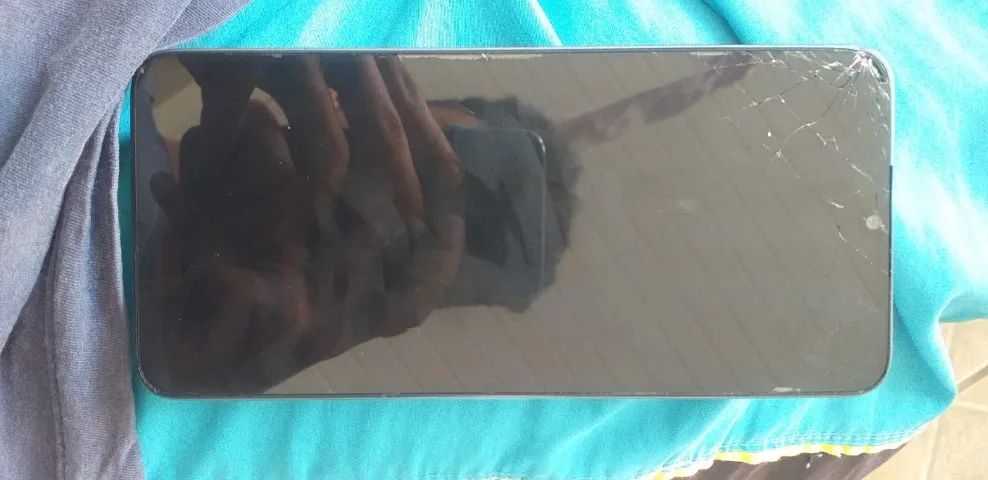 Vendo o poco c65 com a tela quebrada 