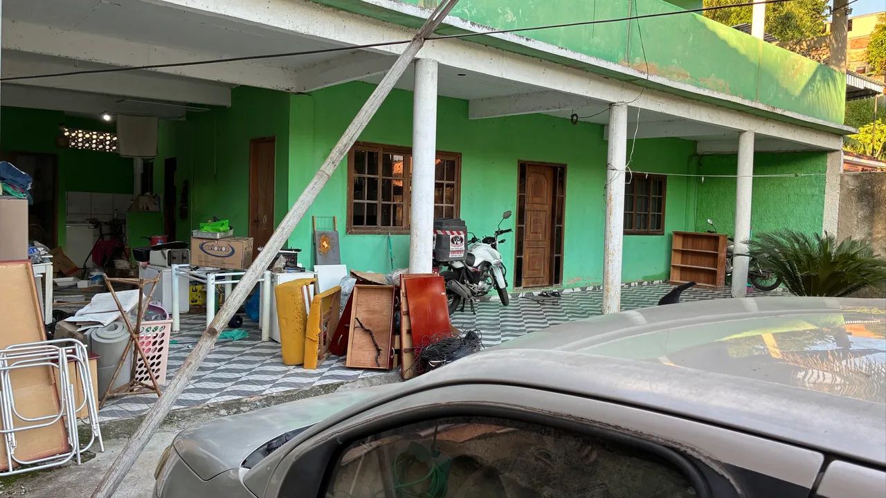 VENDO 02 CASAS AMBAS COM VARANDA E GARAGEM E UM QUINTAL ENORME - Foto 3