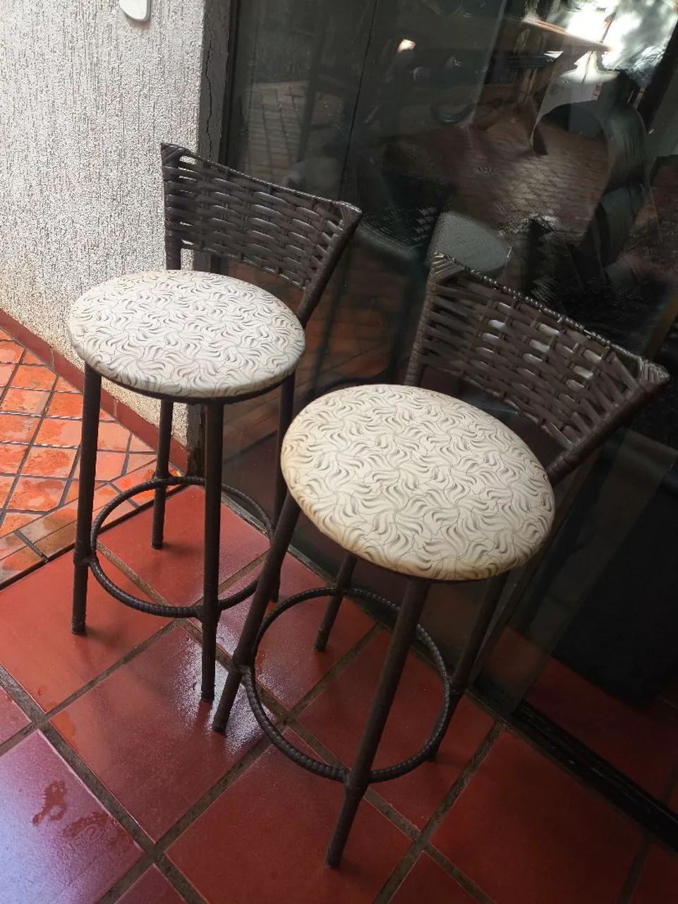 2 BANQUETAS 