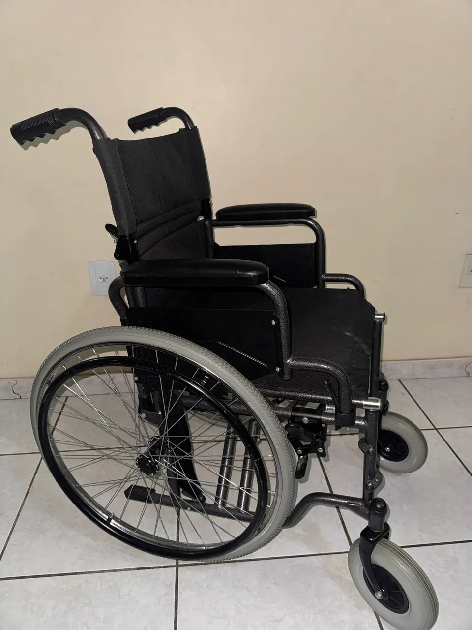 Cadeira de rodas e de escadas à venda.  - Foto 2