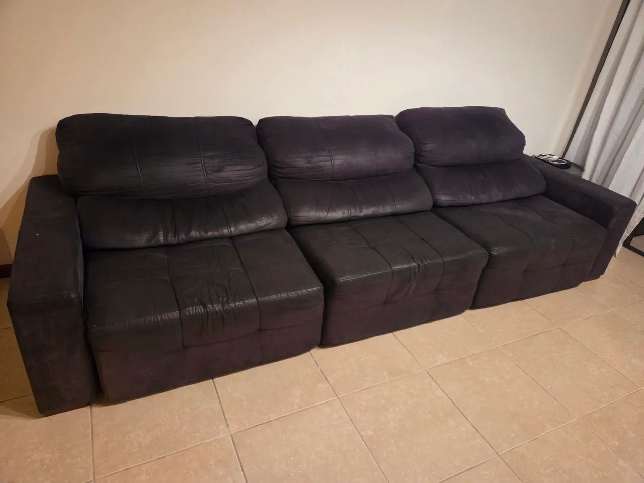 Sofá preto 3 lugares 
