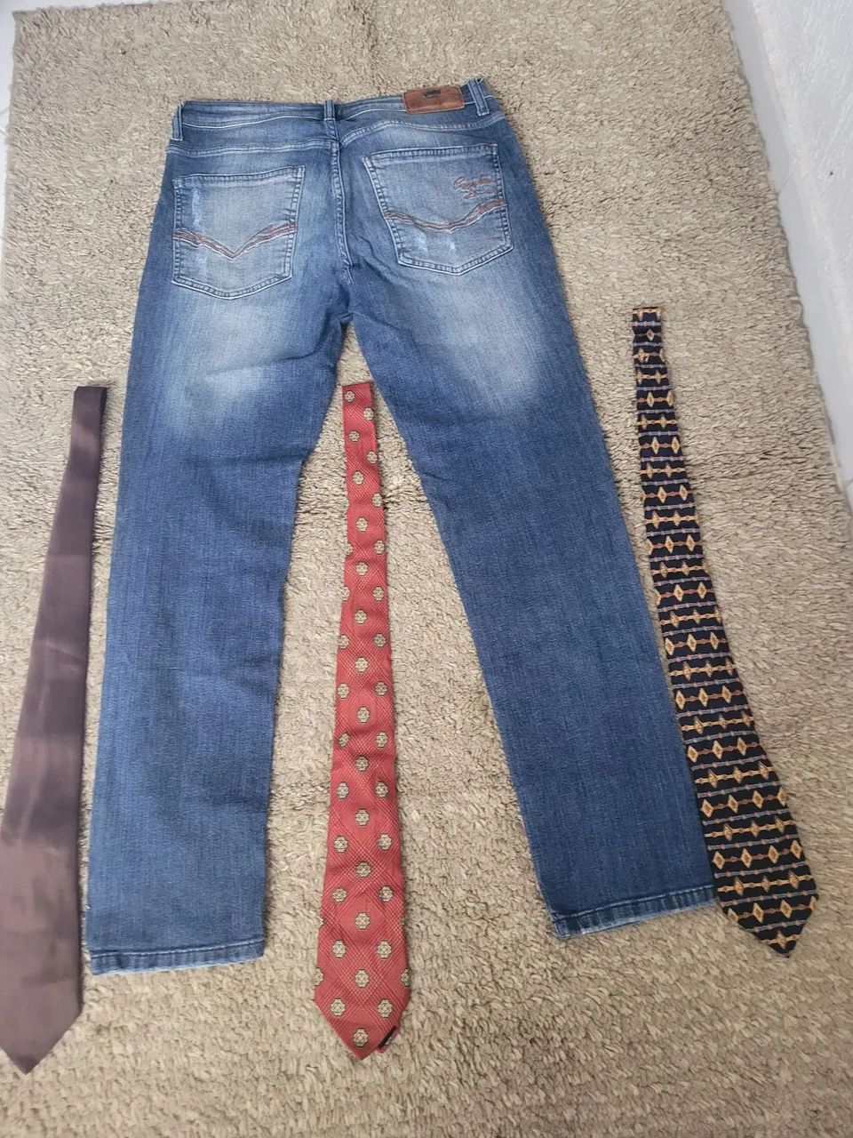 Calça jeans + 3 gravatas  - Foto 3