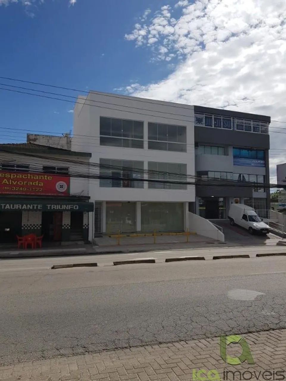 SALA AMPLA EM BARREIROS PARA LOCAÇÃO.