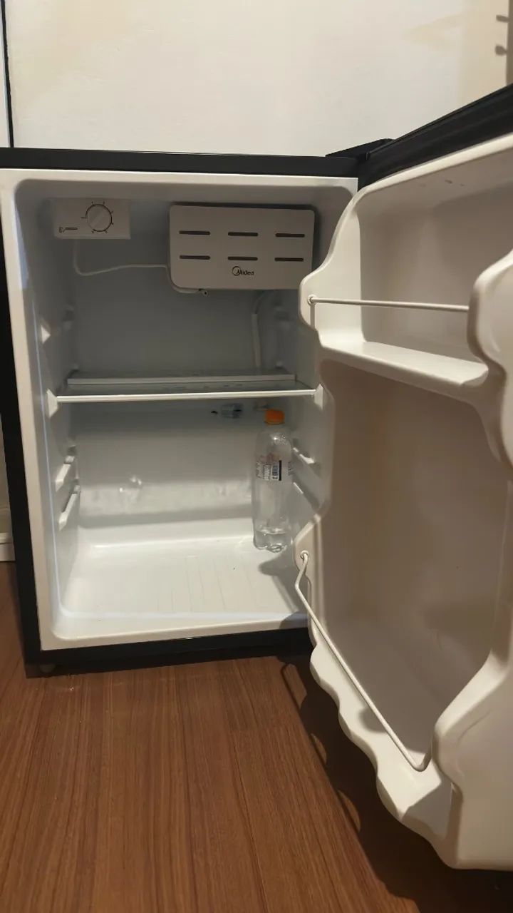  Frigobar Midea usado - 67 litros - Muito Conservado - Foto 2
