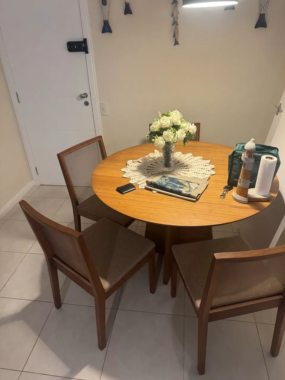 Vendo mesa 4 cadeiras