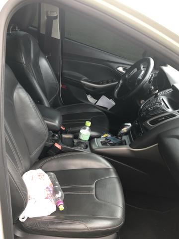 Vendo Focus Hatch SE Plus com farol de xenon e LED - Foto 9