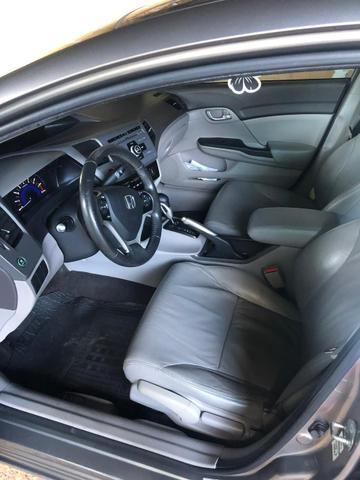 Civic 13-14 Carro tomado de financiamento, sem sinistro , sem batida 4 pneus novos - Foto 9