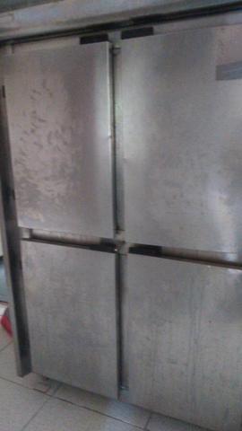 Geladeira de inox 4 portas