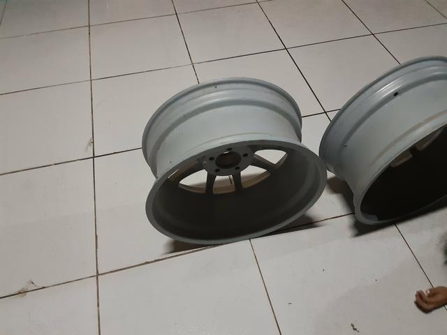 Roda 17 ,5 furos, 600 r$ para vender HOJE - Foto 5