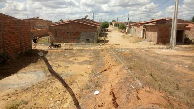 Vende-se ou troca esse terreno 8 x 16 cidade tucano Bahia