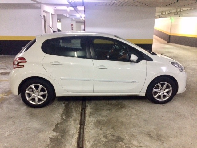PEUGEOT 208 2014 IMPECAVEL BAIXA KILOMETRAGEM
