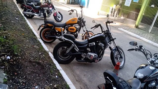 Suzuki Intruder 1400 vs Harley Davidson Sportster 1200C