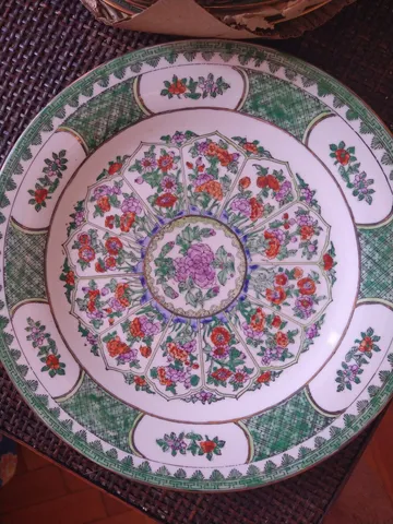 Pratos de porcelana