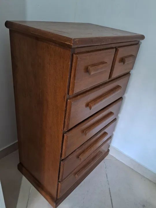 Cômoda de madeira (Usada em quarto infantil mas serve adulto também)
