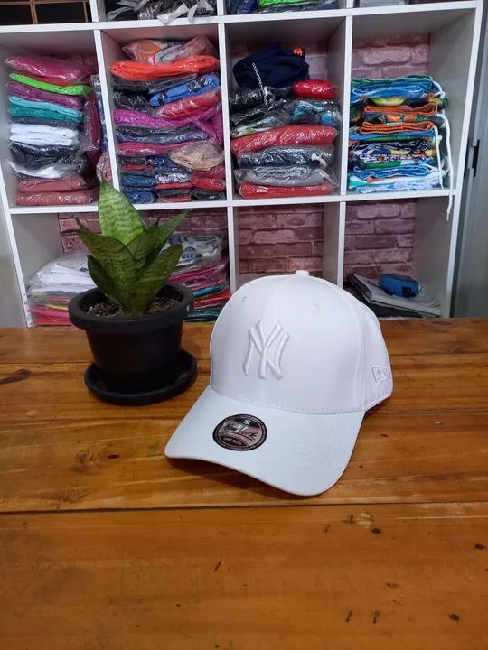 Bonés brancos várias marcas  - Foto 3