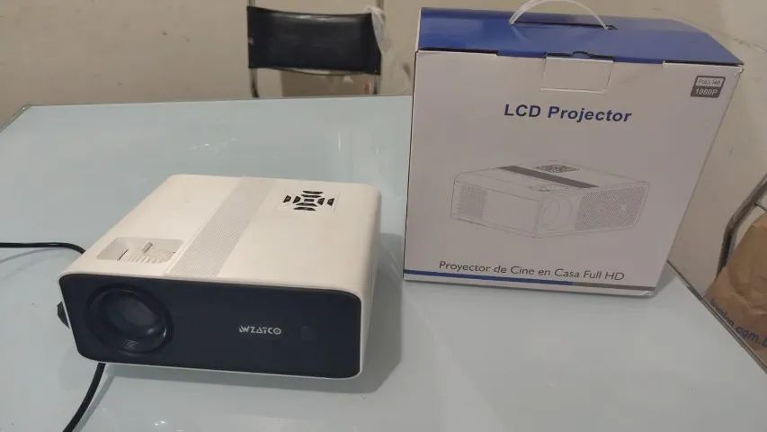 Projetor Wzatco Full HD 1080 pixels, mas projeta até em 4k. Estado de novo!!