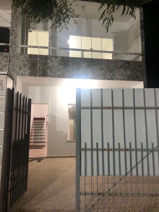 Vendo ótima casa triplex na Estrada da Cachamorra 