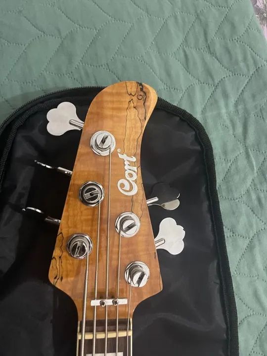 Baixo Cort GB5 Custom, com pre EMG - Foto 3