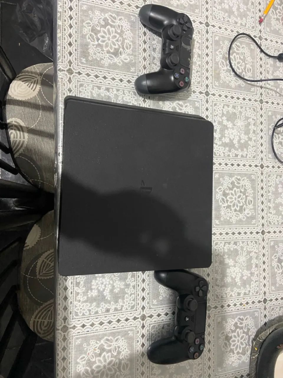 Video game Ps4 slim com 2 controles  - Foto 5